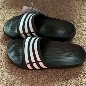 Boys adidas black and white slides